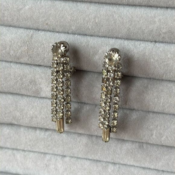 Vintage rhinestone clips - Picture 1 of 3
